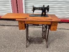 sewing machine - Photo 2