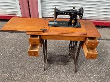 sewing machine - Photo 3