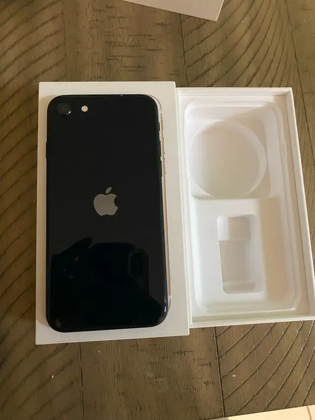 clean like new black iphone se 2022