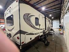 2015 35’ Everlite trailer- loaded 3 tipouts luxury - Photo 5