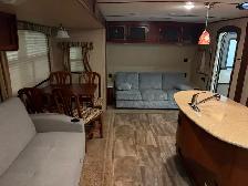 2015 35’ Everlite trailer- loaded 3 tipouts luxury - Photo 7