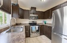 Bright & Carpet-Free End-Unit Freehold Townhome! - Photo 3