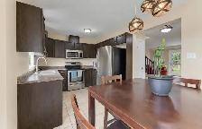 Bright & Carpet-Free End-Unit Freehold Townhome! - Photo 4