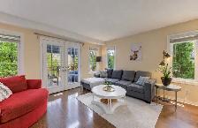 Bright & Carpet-Free End-Unit Freehold Townhome! - Photo 6