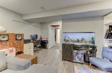 Bright & Carpet-Free End-Unit Freehold Townhome! - Photo 15