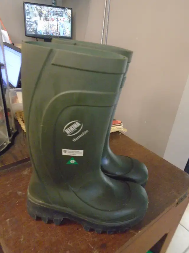 Steel toe boots size 9
