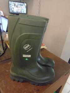Steel toe boots size 9