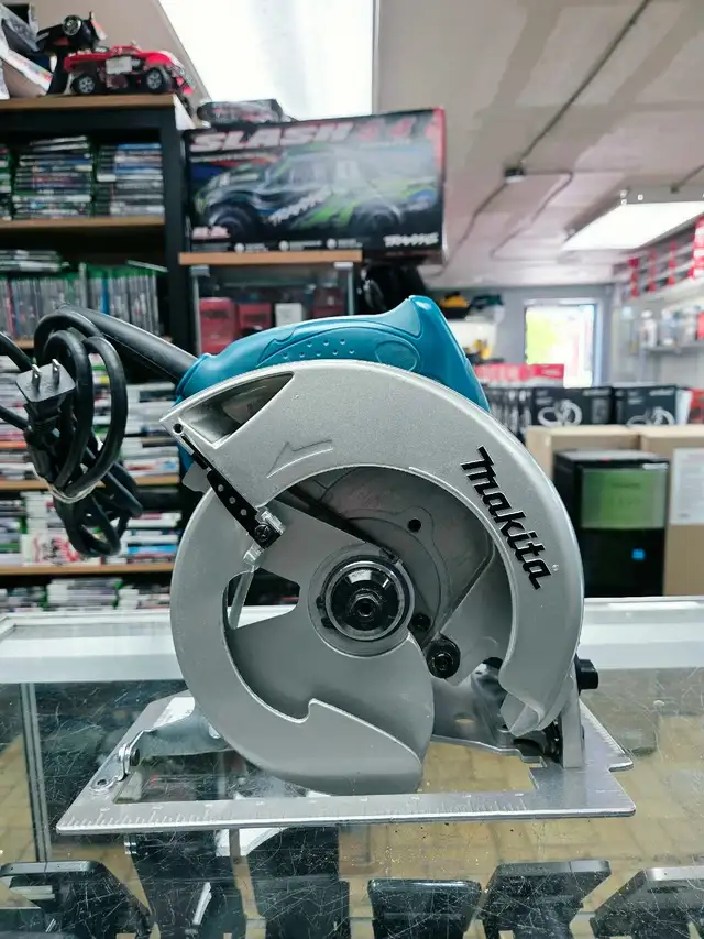 Scie circulaire Makita