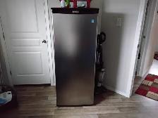 Danby Designer Fridge - Photo 2