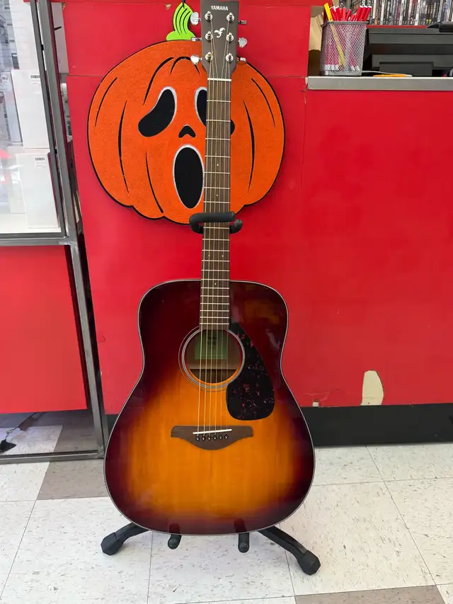 Guitare acoustique YAMAHA