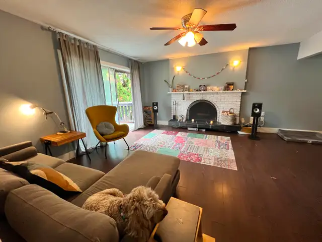 3 Bed Den UPPER suite in House with HUGE yard