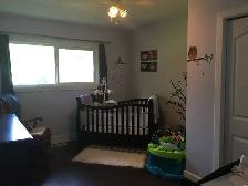 3 Bed Den UPPER suite in House with HUGE yard - Photo 13