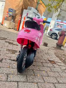 Brand New Pink Electric Scooter $250 - Photo 6