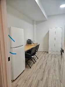 Private room for rent with shared washroom and kitchen - Photo 3