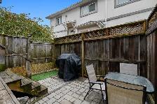 2-BEDROOM TOWNHOUSE | 2 FULL BATH | OFFICE AREA | 3 PARKING - Photo 23