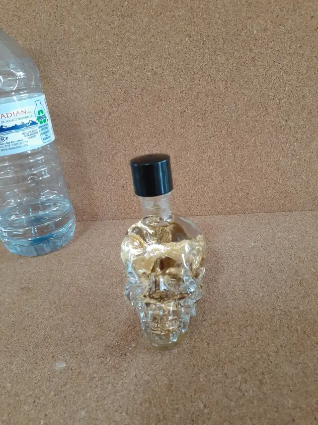 Leaf-gold in crystal skull