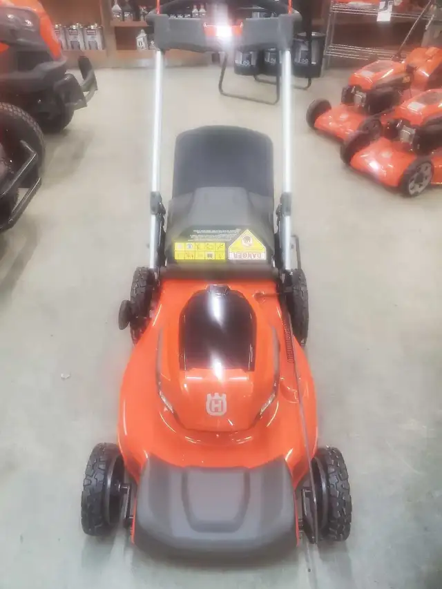 HUSQVARNA LE322R 40 VOLT MOWER