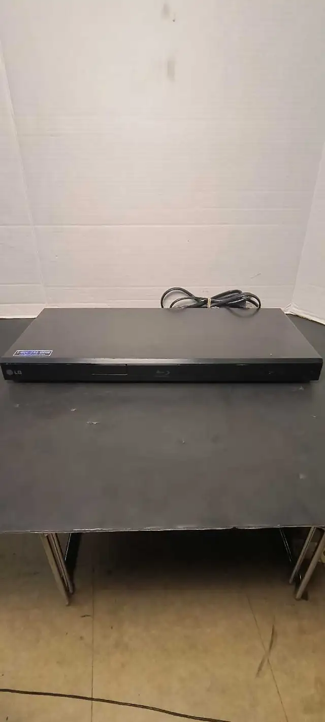 LG BLU-RAY PLAYER BP220 (NO REMOTE)