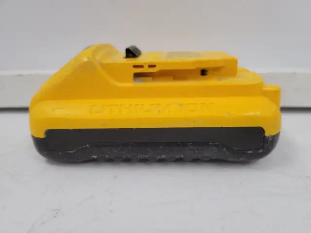 (B1571) Dewalt DCB230 Battery-3.0Ah