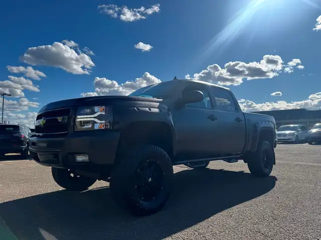 2010 Chevrolet Silverado 1500 LT - CREW CAB - CLEAN CAR FAX