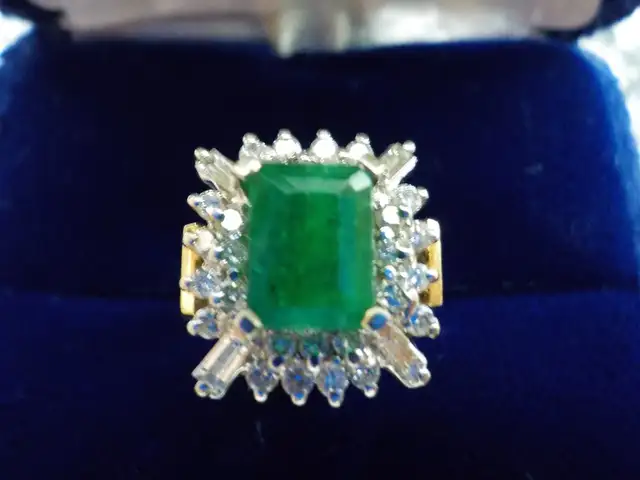 $25,000 APPRAISAL! LADY'S EMERALD DIAMOND GOLD RING