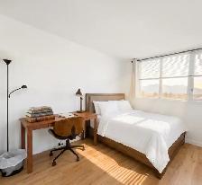 Furnished Ensuite Room, Free Perks, Walk to School: 63 Keefer Pl - Photo 2