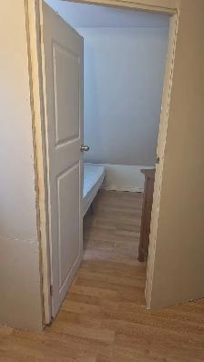 $625 - Cozy Attic Room Available - Photo 5