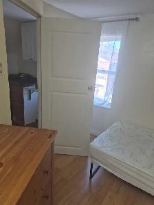 $625 - Cozy Attic Room Available - Photo 7