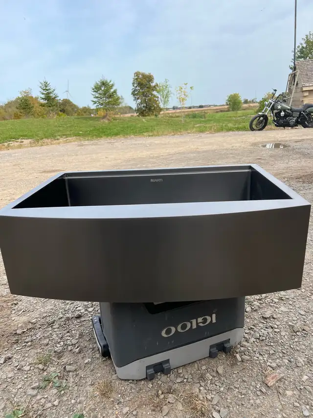 Farmhouse sink - Brand New
