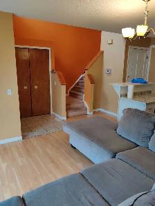 Main Floor House for Rent - Photo 2