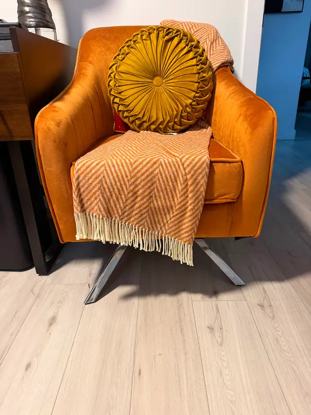 2 mid century accent chairs