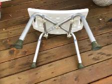 Chaise de douche en plastique et aluminium pour le bain - Photo 2
