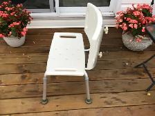 Chaise de douche en plastique et aluminium pour le bain - Photo 3