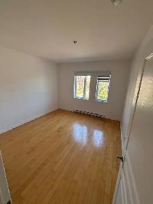 PRIX RÉDUIT ! 4½ À LAVAL 1 795 $ | 2 CHAMBRES | 2 STATIONNEMENTS - Photo 5