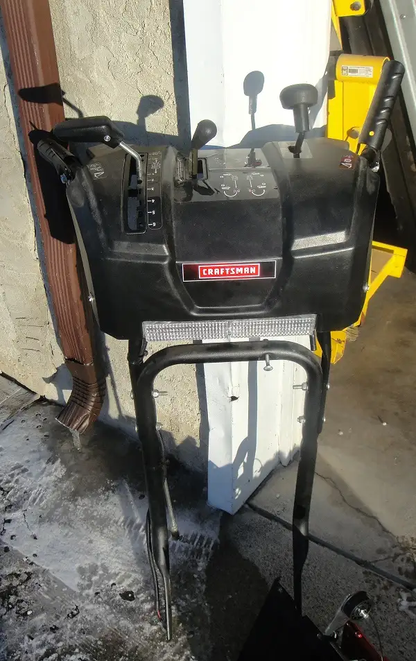 SNOW BLOWER HANDLE ASSEMBLY