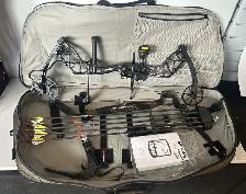Bear Species EV Compound Bow (32817205)