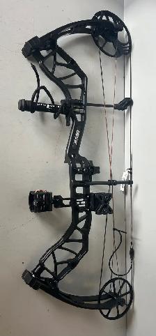 Bear Species EV Compound Bow (32817205) - Photo 2