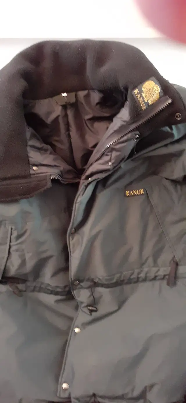 Manteau hiver neuf  kanuk large jamais porté vraiment neuf prix