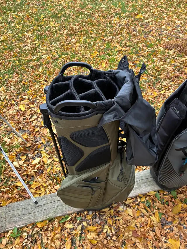 Golf Bag for Sale (New)
