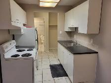 1 Large Bdr apartment  balcony& den $1090 Dec 01 - Photo 2