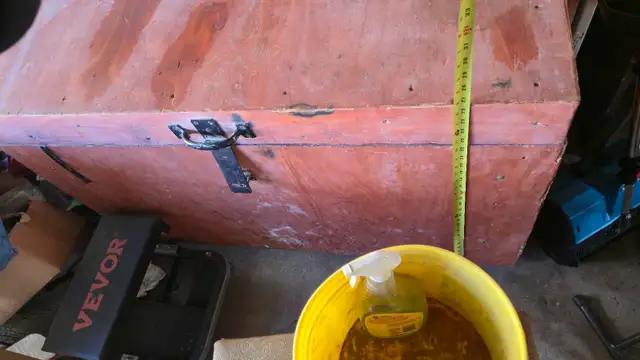 Heavy duty tool box, built sturdy