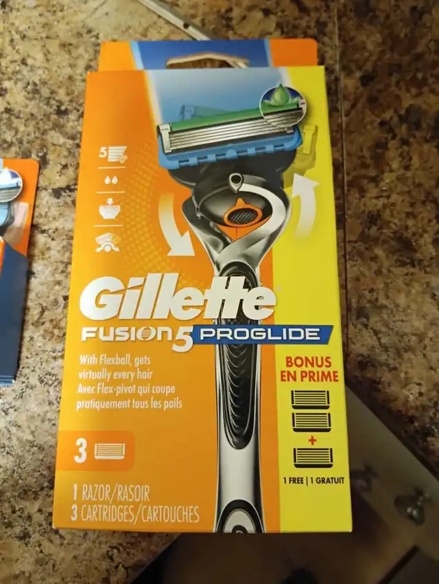 Gillette Fusion5 ProGlide Razor and Chill Refill Blades