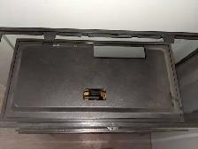 2 Glass Reptile Tanks, 1 Stand, in Good Condition w/ Accessories - Photo 4
