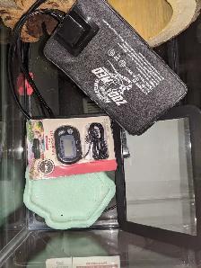 2 Glass Reptile Tanks, 1 Stand, in Good Condition w/ Accessories - Photo 6