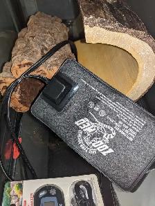 2 Glass Reptile Tanks, 1 Stand, in Good Condition w/ Accessories - Photo 7