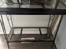 2 Glass Reptile Tanks, 1 Stand, in Good Condition w/ Accessories - Photo 10