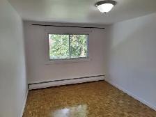 5 ½ - CHAUFFER, ELECT, ACC, A/C INCL – HEATED, APPL, AC INCLUDED - Photo 15