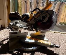 DeWalt DW717  10' Dual Bevel Sliding Miter Saw - Photo 2