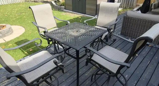 4 SWIVEL PATIO BAR CHAIRS WITH FOOTRESTS   FREE TABLE – $225 OBO