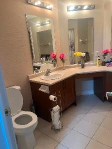 Spacious Master Bedroom for Rent Airport and Countryside - Photo 3